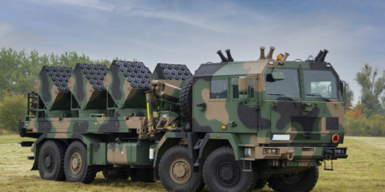 Stalowa Wola: Podpisanie umowy z Hutą Stalowa Wola na dostawę dla wojska pojazdów minowania narzutowego BAOBAB.