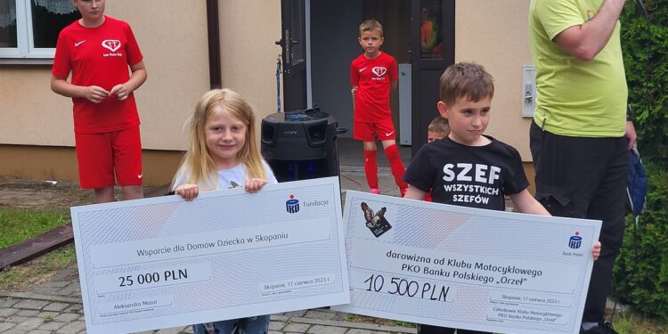 Baranów Sandomierski. Bankowcy dzieciom