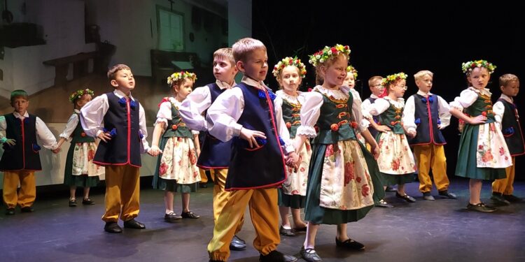 Baranów Sandomierski. Dziecięcy folklor na scenie po raz 29