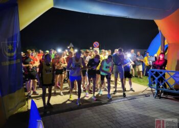 Tarnobrzeg. Po raz trzeci nocą pobiegli wokół Jeziora Tarnobrzeskiego