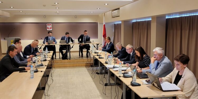 Nowa Dęba. Burmistrz bez absolutorium i wotum zaufania