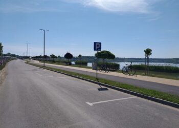 Tarnobrzeg. „Szóstką” nad jezioro.