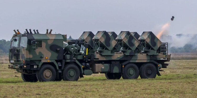 Stalowa Wola: Wizyta Ministra Obrony Narodowej w HSW i podpisanie umowy na dostawę pojazdów minowania narzutowego BAOBAB.