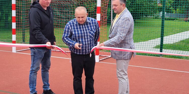 Gorzyce. Otwarto nowe boisko wielofunkcyjne przy jedynce