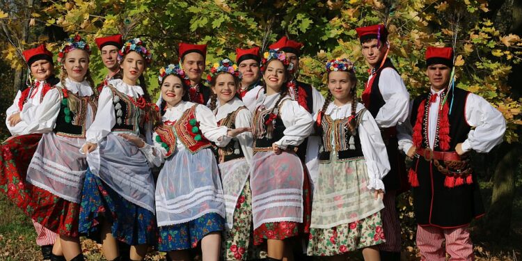 Mielec: „Zauroczeni Sądecczyzną” – zakup strojów Lachów Sądeckich