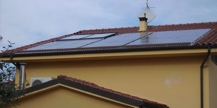 Tarnobrzeg. Rusza montaż instalacji fotowoltaicznych.