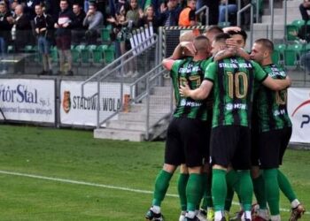 Stalowa Wola: Stal Stalowa Wola w II lidze! Wielka feta po meczu z Wisłą Sandomierz
