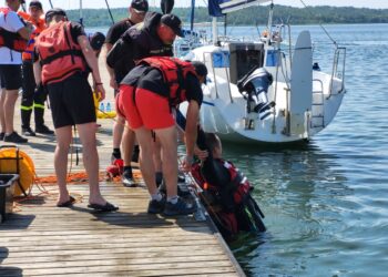 Tarnobrzeg. Ćwiczenia zgrywające na jeziorze