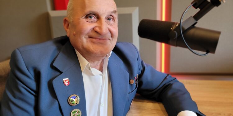 Sandomierz: Regionalista Andrzej Cebula uhonorowany odznaką „Zasłużony Przewodnik PTTK”.