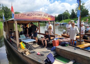 Warszawa: Wodniacy w drodze do Warszawy.