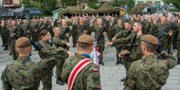 Ostrowiec Św.: Przysięga terytorialsów.