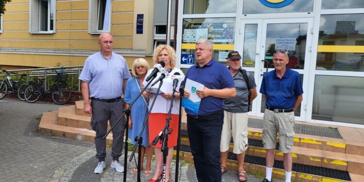 Tarnobrzeg. Zebrali ponad 4 tysiące podpisów pod referendum lokalne