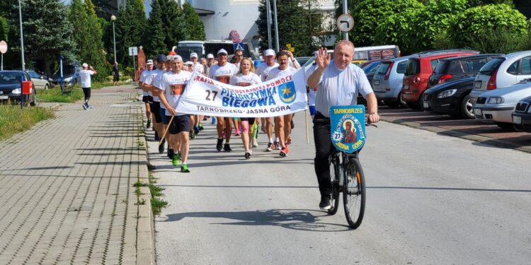 Tarnobrzeg. Po raz XXVII biegną na Jasną Górę