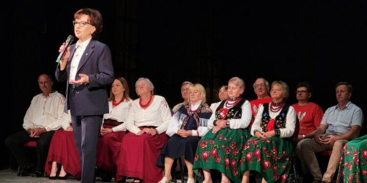 Tarnobrzeg. Marszałek Sejmu Elżbieta Witek spotkała się z mieszkańcami