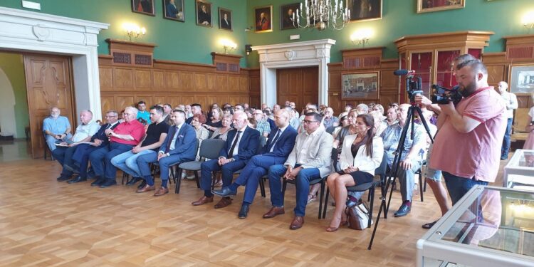 Tarnobrzeg. ,,Dokumenty zbrodni wołyńskiej”. Spotkanie promocyjne