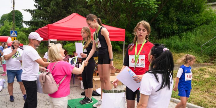 Zawichost: Tradycje, obrzędy, sport.