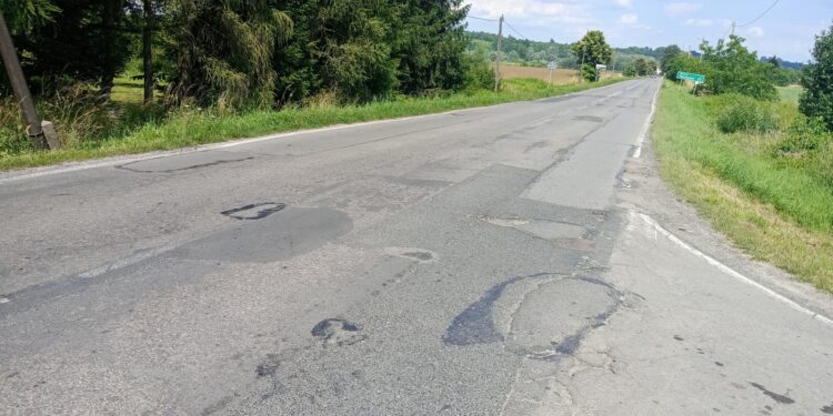 Krzeszów, Koziarnia: Jest umowa na budowę ciągu pieszo – rowerowego przy DW 863