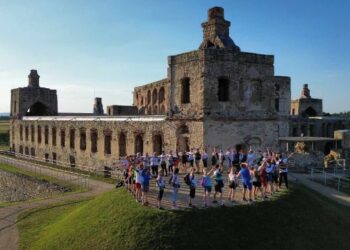 Sandomierz, Ujazd, Św. Krzyż: Wymieniali się tym, co najlepsze.