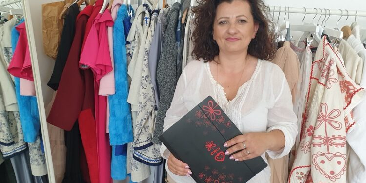 Tarnobrzeg. Opracują konstrukcję oraz wykrój kobiecego stroju lasowiackiego.