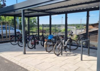 Mielec:  Z roweru do pociągu – nowe stojaki przygotowane nie tylko wakacje