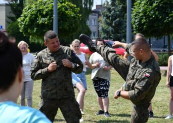 Kolbuszowa: W Kolbuszowej wojsko uczyło kobiety samoobrony.