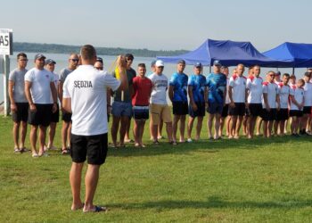 Tarnobrzeg. Nad Jeziorem Tarnobrzeskim trwa rywalizacja strażaków nurków z Podkarpacia.