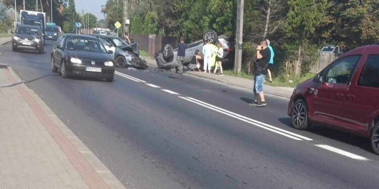 Turbia: Droga z utrudnieniami, zderzenie pojazdów, trzy osoby poszkodowane