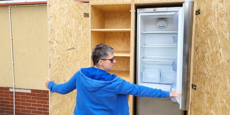 Tarnobrzeg. W mieście stanęła druga lodówka foodsharingowa