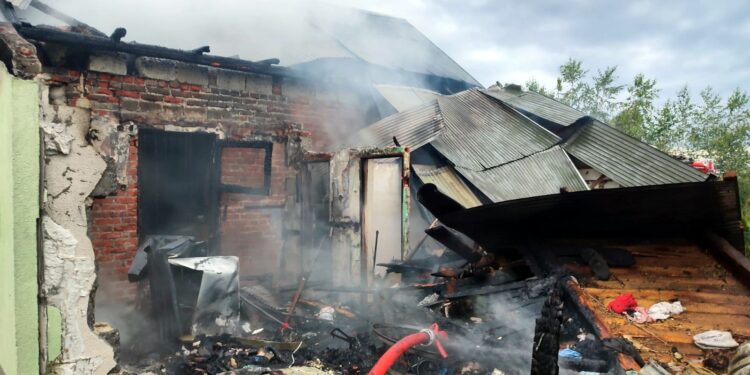 Bratkowice: Pożar domu, jedna osoba ranna.