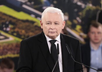 Zawichost: Premier Jarosław Kaczyński gości na pikniku wojskowym