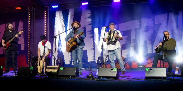 Stalowa Wola: Dziś dobre tranie na tarasie MDK z muzyką wiatru i wody