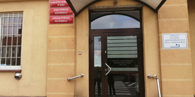 Nisko: Firma z Nowej Sarzyny wykona nadbudowę Starostwa Powiatowego