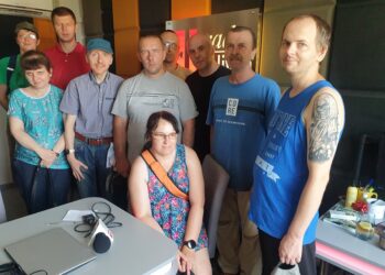 Tarnobrzeg. Uczestnicy ŚDS z wizytą w Radiu Leliwa.