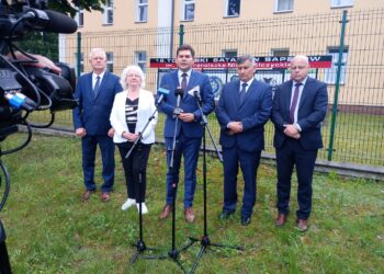 Nisko: O sprawach bezpieczeństwa na konferencji Prawa i Sprawiedliwości przed Garnizonem Nisko