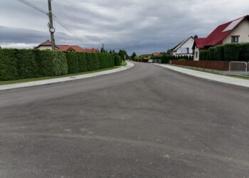 Czermin: Trwają prace przy drogach gminnych…