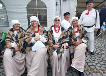 Maruszów: I Regionalny Przegląd Dorobku Artystycznego Zespołów Ludowych w Muzeum Wsi.