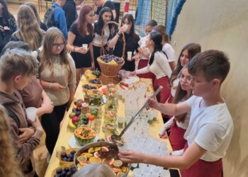 Staszów: Sukces młodzieżowej inicjatywy 'Z Ekonomikiem zdrowo i sportowo’ .