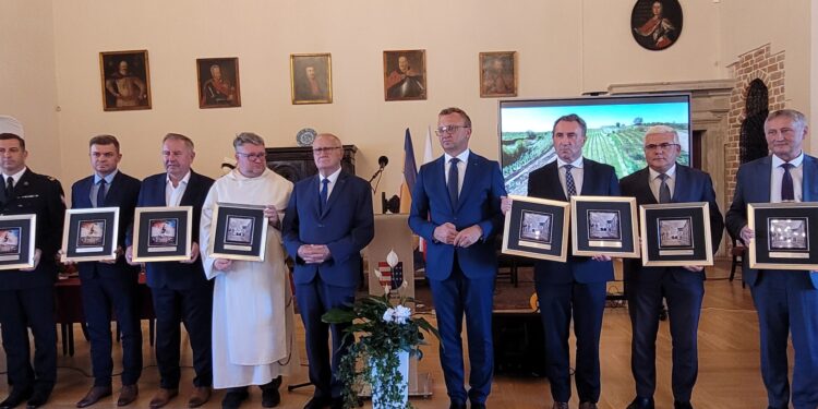 Sandomierz: 25 lat Powiatu Sandomierskiego.