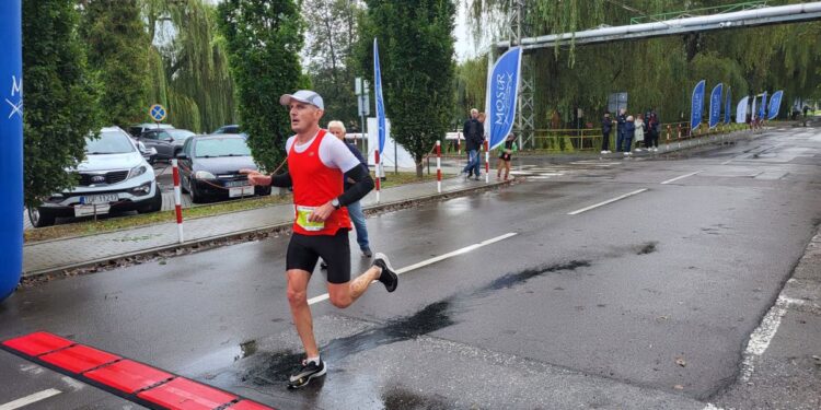 Sandomierz. Po raz piąty pobiegli z Chmielowa do Sandomierza