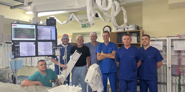 Sandomierz: Innowacyjny zabieg wszczepienia reduktora przepływu wieńcowego.