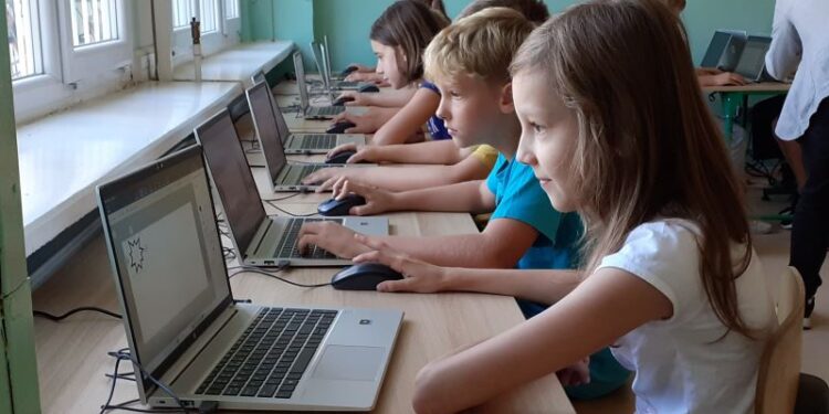 Tarnobrzeg. Nowy sprzęt dla uczniów i nauczycieli