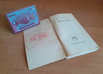 Trześń: Narodowe Czytanie w szkolnym parku