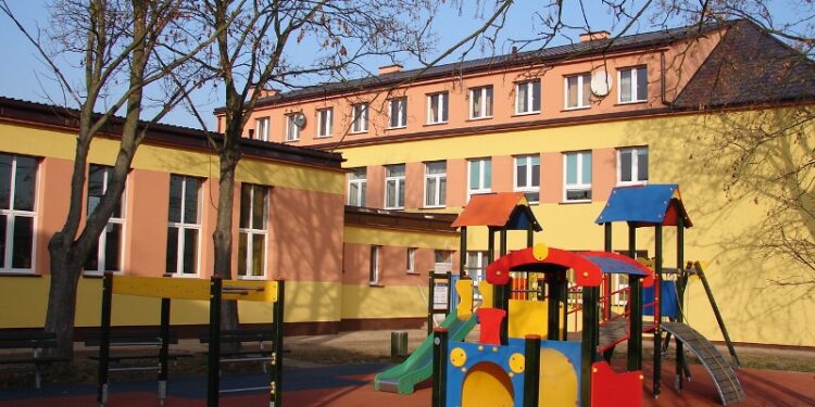 Staszów. Szkoła w Kurozwękach zostanie rozbudowana