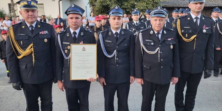 Baranów Sandomierski. Potrójne strażackie święto w Dąbrowicy
