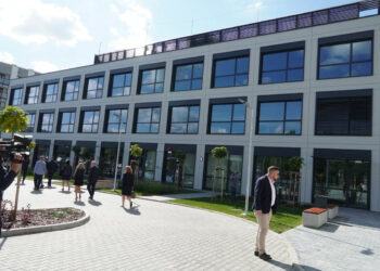Stalowa Wola: Oficjalnie oddano do użytku biurowiec w ramach programu Fabryka
