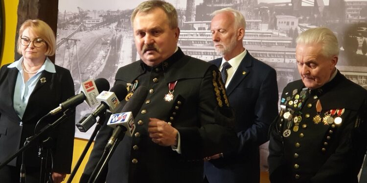 Rozmowa ze Zbigniewem Buczkiem wiceprzewodniczącym komitetu organizacyjnego obchodów 70. rocznicy odkrycia złóż siarki.