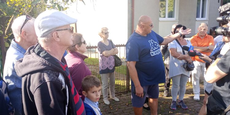 Stalowa Wola: Mieszkańcy Hutnika domagają się remontu zapadających się ulic.