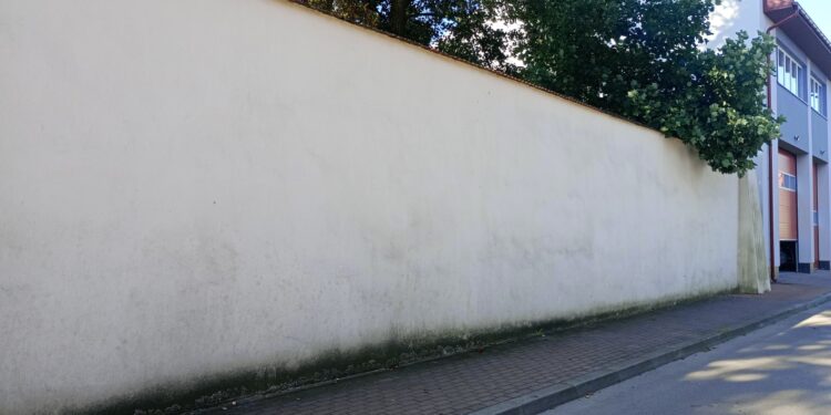 Stalowa Wola: Są pieniądze na remont muru klasztornego Braci Kapucynów