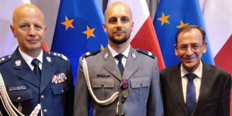 Stalowa Wola: Dwaj policjanci odznaczeni przez Ministra Spraw Wewnętrznych