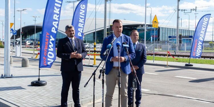 Region: Więcej miejsc do parkowania przy lotnisku w Jasionce